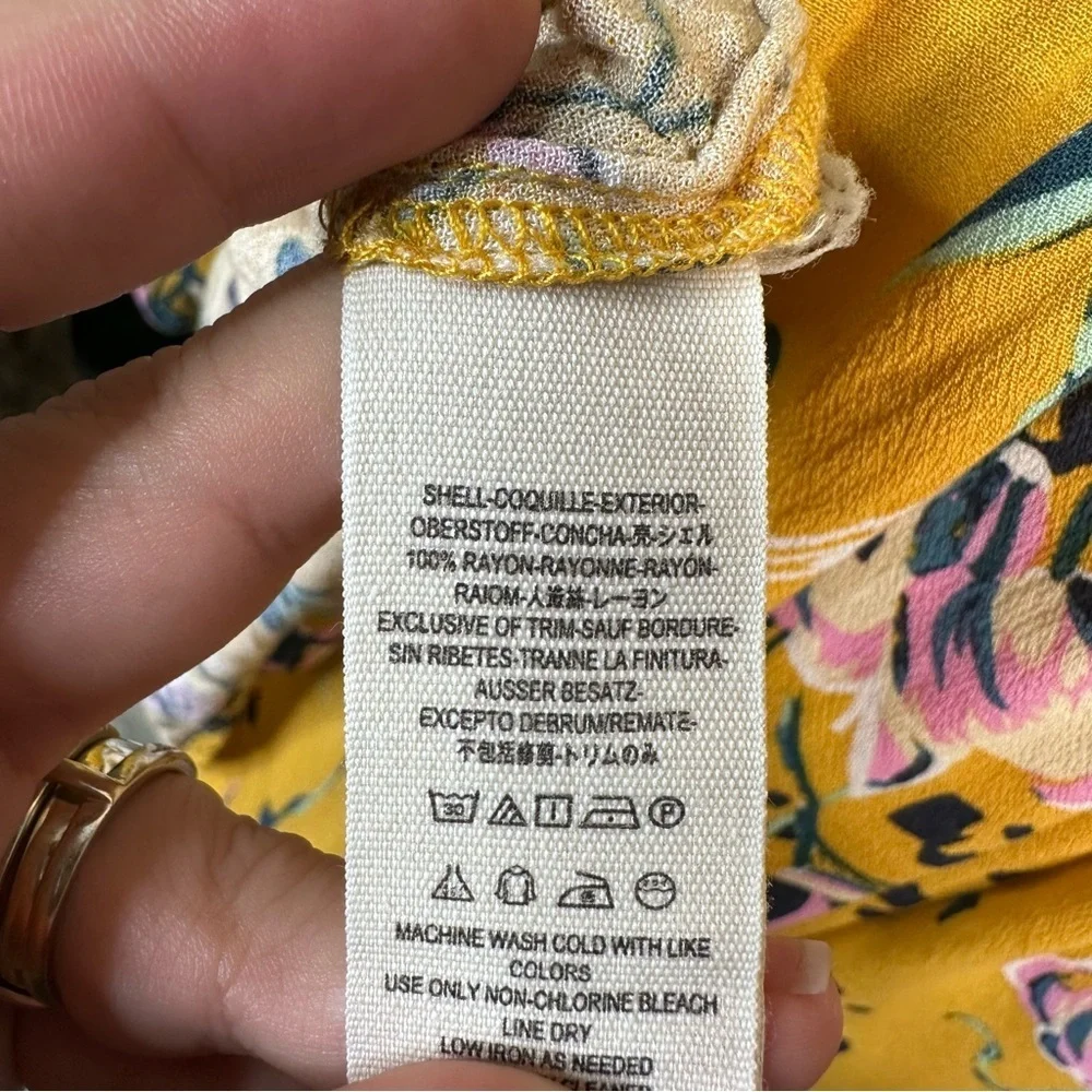 Nwot Free people bell‎ sleve yellow flowey top